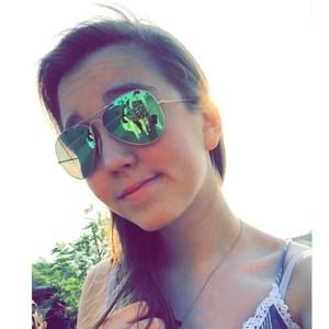 Meet your Posher, Becca